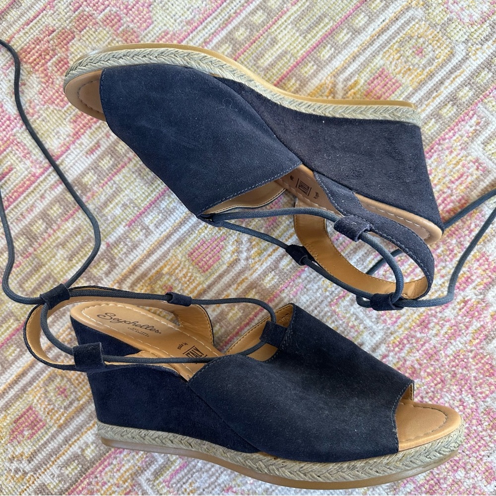 Seychelles Whatnot Wedges in Navy Blue